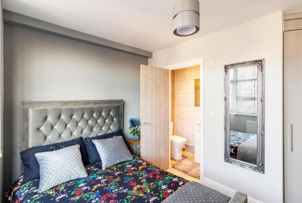 Casa vacanze Luxury House 4 Ensuite Bedrooms, Free Parking ,wifi *