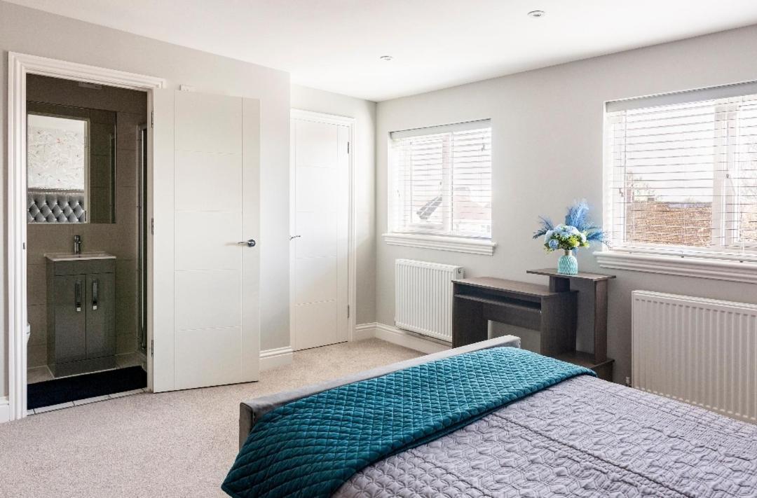 Luxury House 4 Ensuite Bedrooms, Free Parking ,wifi Casa vacanze *