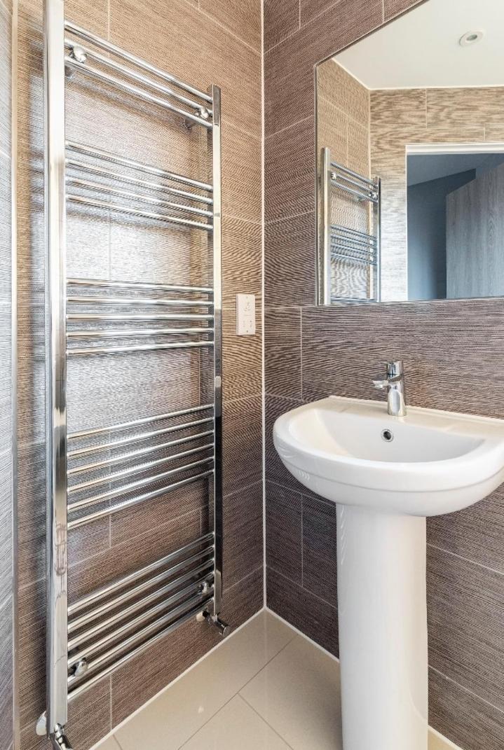 Luxury House 4 Ensuite Bedrooms, Free Parking ,wifi Casa vacanze